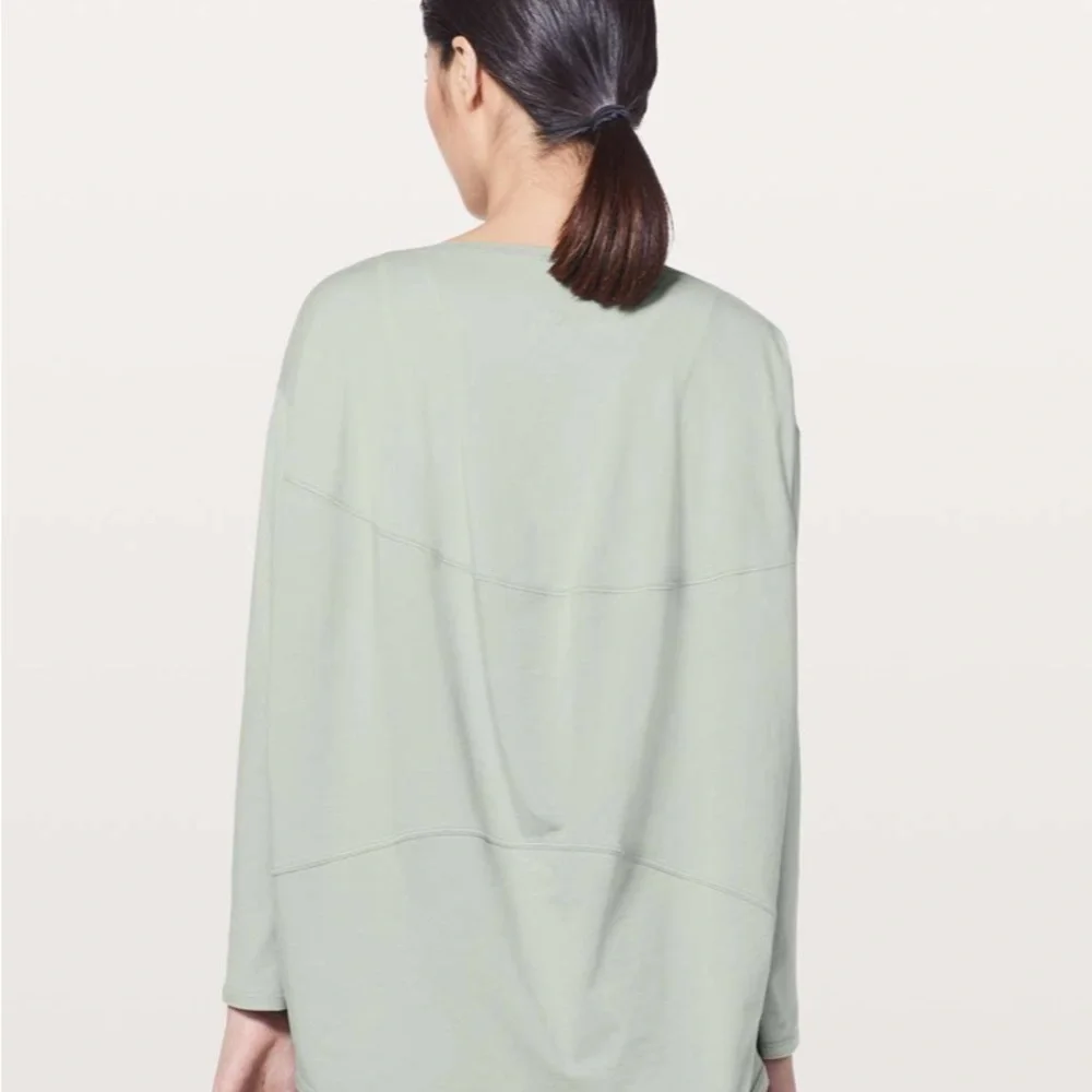 Lululemon Back In Action Long Sleeve in
Jade Grey - Picture 2 of 7